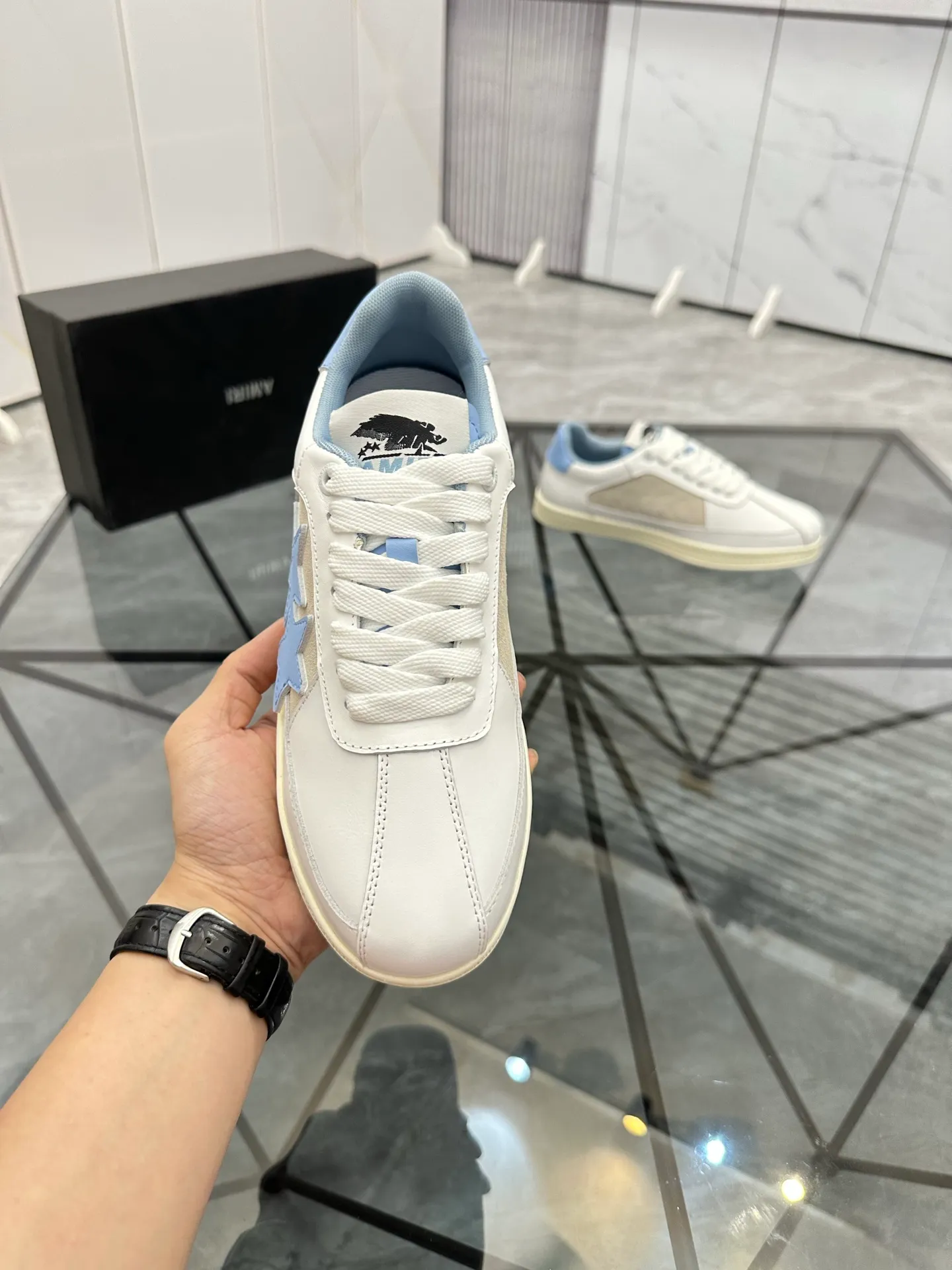 Men's shoes: 💰P420¥ Product trademark: AMIRI* "Amir*" low-top casual shoes Regular size: 38-45 (can be customized to 46) Product material: imported cowhide upper, breathable lining, original outsole. Number: 001